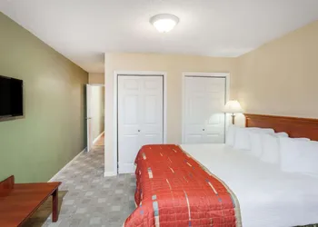 Baymont by Wyndham Peoria hotel thumbnail 8