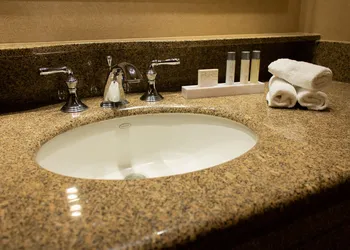 Isle Casino Hotel Waterloo - A Caesars Rewards Destination hotel thumbnail 3