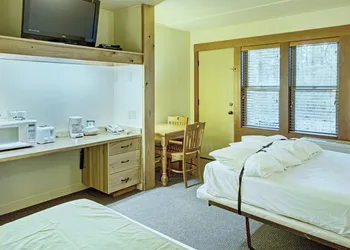 Seventh Mountain Resort hotel thumbnail 5