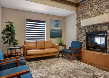 Days Inn by Wyndham Medicine Hat hotel thumbnail 4