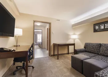 Days Inn by Wyndham Medicine Hat hotel thumbnail 5