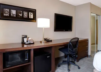 Days Inn by Wyndham Medicine Hat hotel thumbnail 7