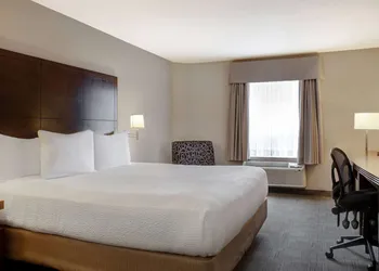 Days Inn by Wyndham Medicine Hat hotel thumbnail 8