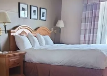 AmericInn by Wyndham Galesburg hotel thumbnail 6