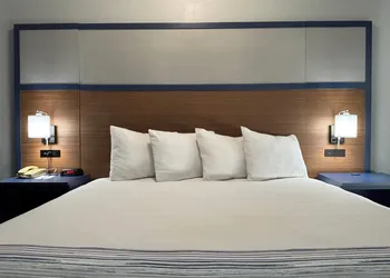 AmericInn by Wyndham Galesburg hotel thumbnail 7