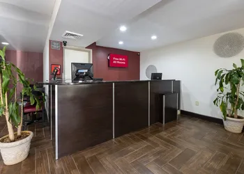 Red Roof Inn Raleigh - North-Crabtree Mall/Lenovo Center hotel thumbnail 4