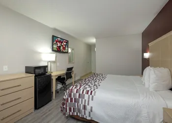 Red Roof Inn Raleigh - North-Crabtree Mall/Lenovo Center hotel thumbnail 8