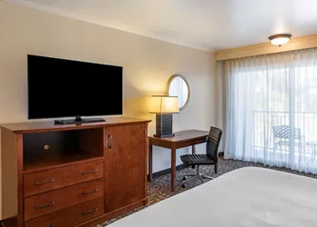 Best Western Plus Royal Oak Hotel hotel thumbnail 4