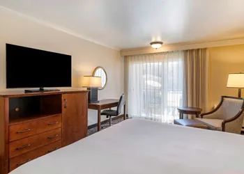 Best Western Plus Royal Oak Hotel hotel thumbnail 8