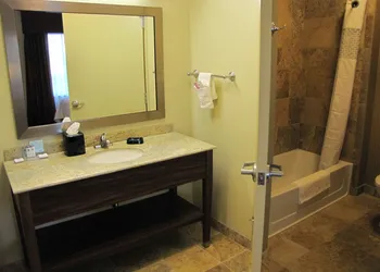 Hampton Inn & Suites Jamestown, ND hotel thumbnail 7