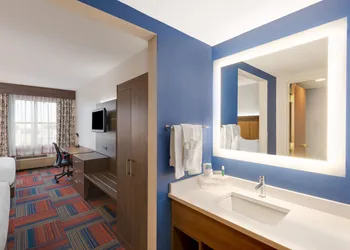 Holiday Inn Express Cambridge by IHG hotel thumbnail 3