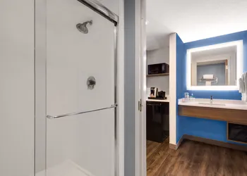 Holiday Inn Express Cambridge by IHG hotel thumbnail 7