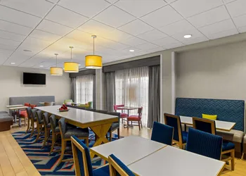 Hampton Inn Bloomington hotel thumbnail 2