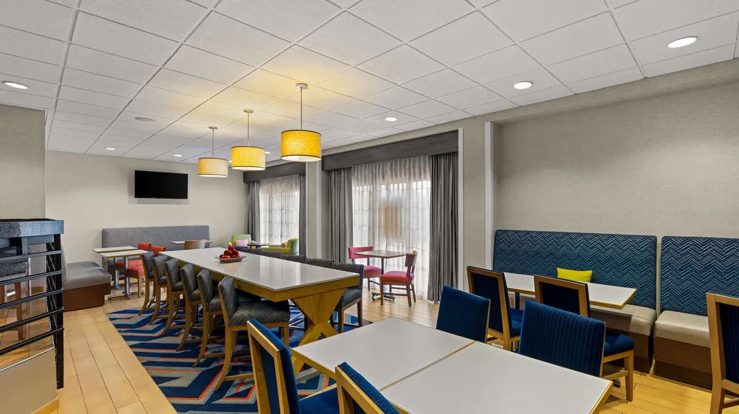 Hampton Inn Bloomington hotel detail image 2