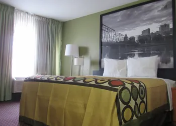 Super 8 by Wyndham New Cumberland hotel thumbnail 5