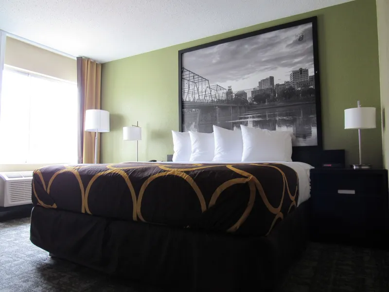 Super 8 by Wyndham New Cumberland hotel detail image 6