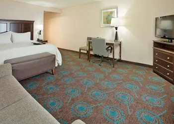 Hampton Inn & Suites St. Cloud, MN hotel thumbnail 7