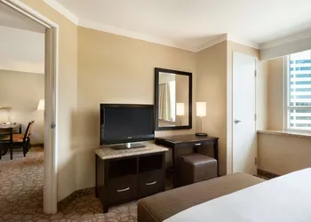 Embassy Suites Los Angeles - Glendale hotel thumbnail 7