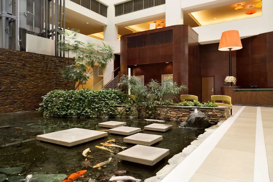 Embassy Suites Los Angeles - Glendale hotel detail image 2