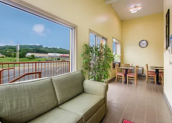 Econo Lodge Marion I-81 hotel thumbnail 5