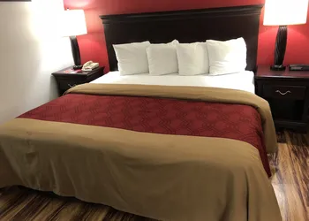 Econo Lodge Marion I-81 hotel thumbnail 7