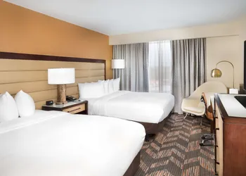 DoubleTree by Hilton Hotel Lawrence hotel thumbnail 3
