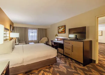 DoubleTree by Hilton Hotel Lawrence hotel thumbnail 7