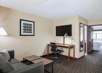 Royle Hotel Milwaukee Airport hotel thumbnail 7