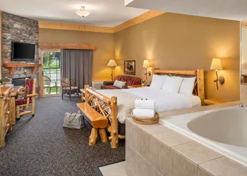 bantr Grand Hotel Wausau - Rothschild hotel thumbnail 4