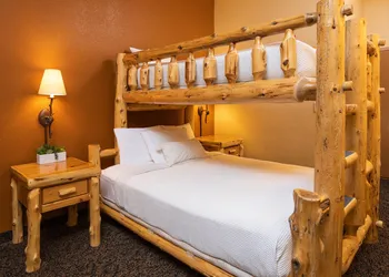 bantr Grand Hotel Wausau - Rothschild hotel thumbnail 5
