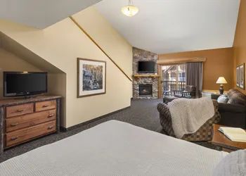 bantr Grand Hotel Wausau - Rothschild hotel thumbnail 7