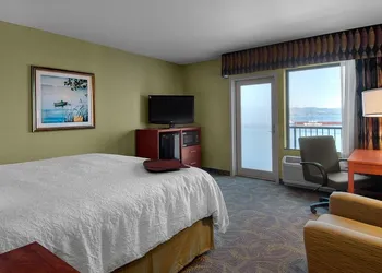 Hampton Inn and Suites Astoria hotel thumbnail 3