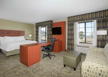 Hampton Inn and Suites Astoria hotel thumbnail 7