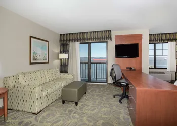 Hampton Inn and Suites Astoria hotel thumbnail 8