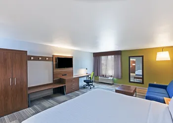 Holiday Inn Express Hotel & Suites Dallas Lewisville by IHG hotel thumbnail 7