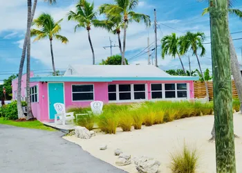 Drop Anchor hotel thumbnail 3