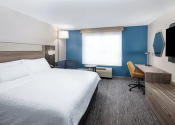 Holiday Inn Express & Suites Green Bay East by IHG hotel thumbnail 8