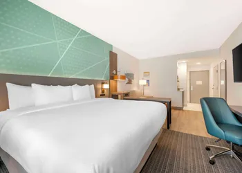 Comfort Suites Fort Wayne - Southwest hotel thumbnail 3