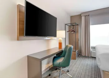 Comfort Suites Fort Wayne - Southwest hotel thumbnail 5