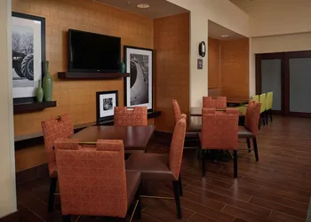 Hampton Inn & Suites Rogers hotel thumbnail 2