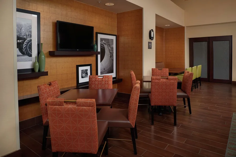 Hampton Inn & Suites Rogers hotel detail image 2
