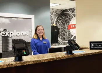 Hampton Inn & Suites Rogers hotel thumbnail 3
