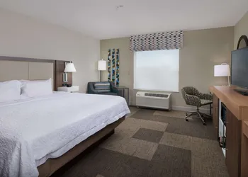 Hampton Inn & Suites Rogers hotel thumbnail 8