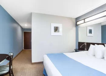 Microtel Inn & Suites by Wyndham Bath hotel thumbnail 5