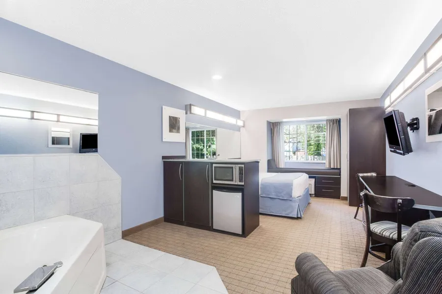 Microtel Inn & Suites by Wyndham Bath hotel detail image 6