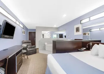 Microtel Inn & Suites by Wyndham Bath hotel thumbnail 7