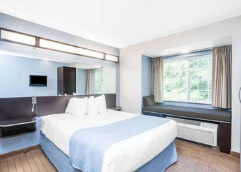 Microtel Inn & Suites by Wyndham Bath hotel thumbnail 8