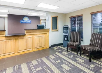 Days Inn by Wyndham Bismarck hotel thumbnail 2