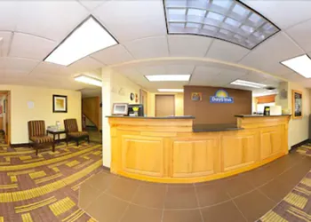 Days Inn by Wyndham Bismarck hotel thumbnail 3