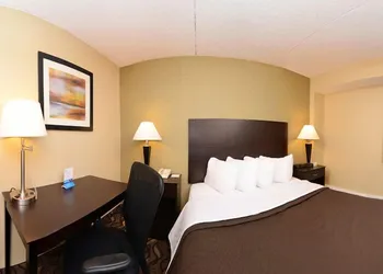 Days Inn by Wyndham Bismarck hotel thumbnail 4